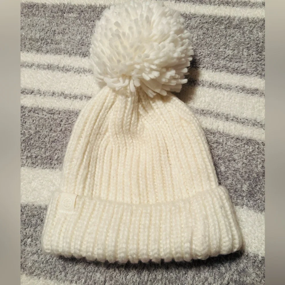 Cozy White Knit Pom-Pom Winter Beanie Rosanna Pansino Nerdy Nummies Warm Comfy